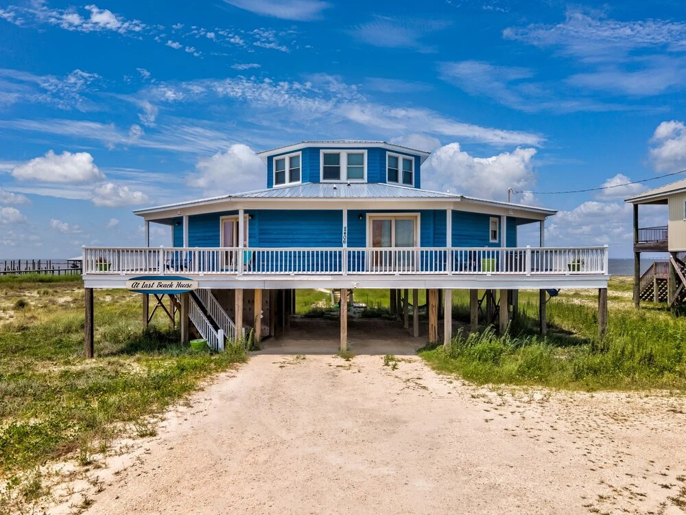 At Last! - Private Bay Beach! Unique Octagonal House Offers Views From Nearly Every Room. Enjoy The Lovely Wrap Around Porch. 3 Bedroom Home by Redawning