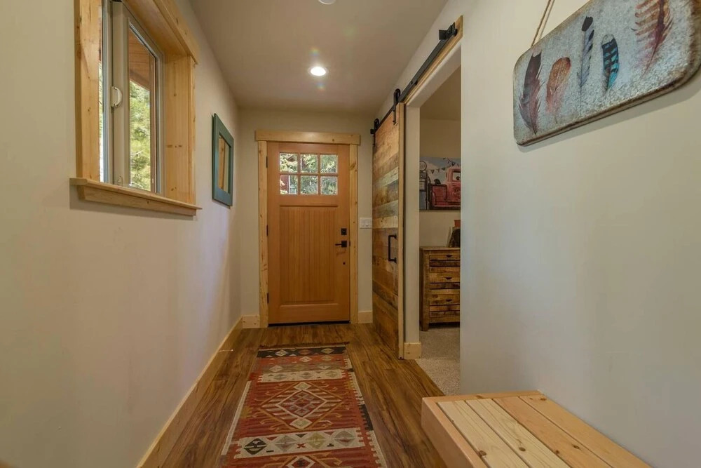 Spacious Mountain Modern Home Sleeps 12 in KB!