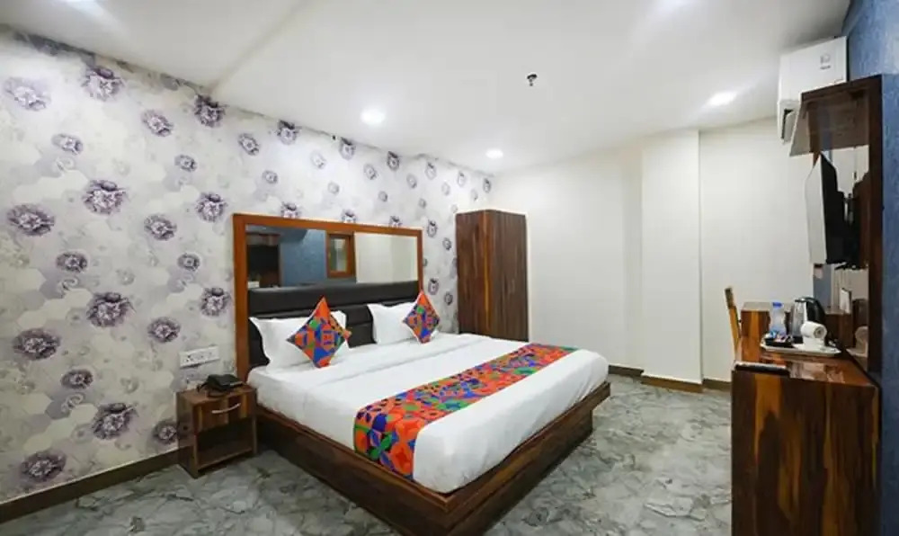 Fabhotel Mona Continental