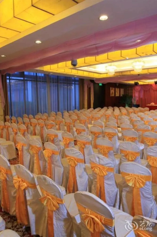 New Metropolis Hotel