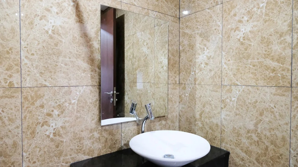 Luxurious Studio With Long Golf View At Grand Sungkono Lagoon Apartment
