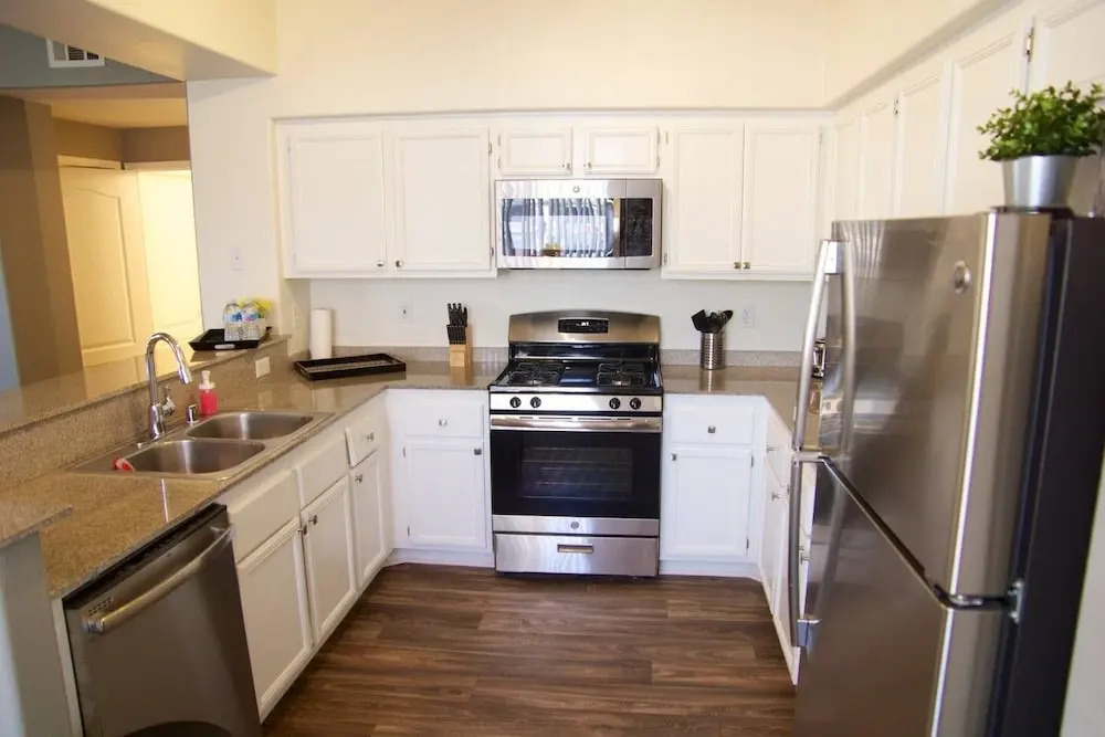 Safe, Quiet & Gorgeous Home 15 Minutes to Strip!