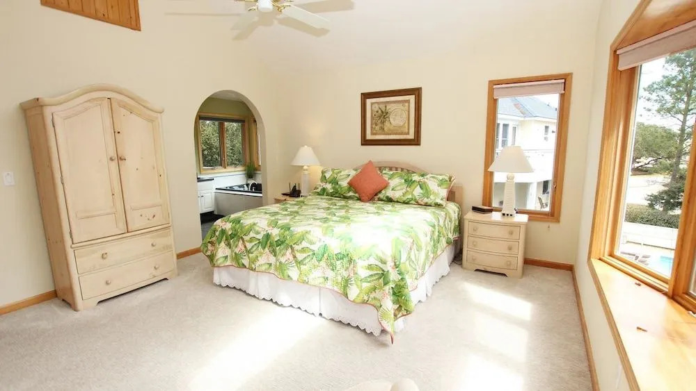 Footprints by the Sound - 5 Br Home