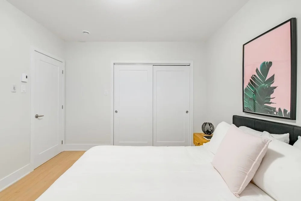 Cool and Comfortable 2 Bedroom Den