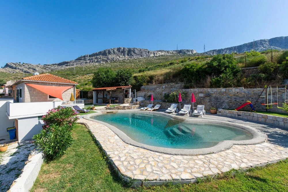 Amazing Home In Kucine