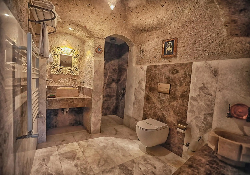 Travellers Cave Hotel