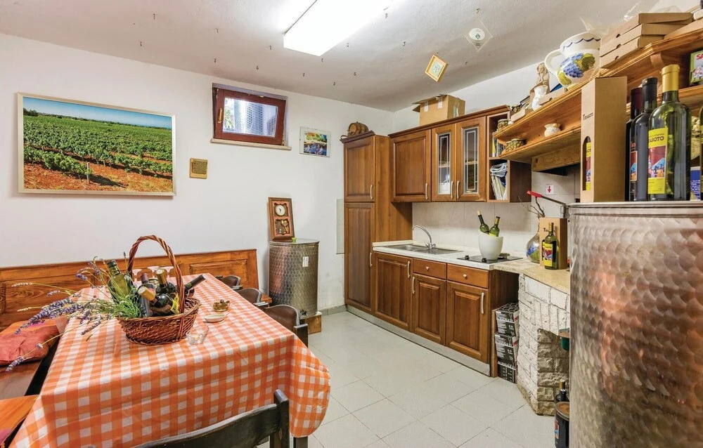 Nice Home in Vodnjan With Wifi and 2 Bedrooms