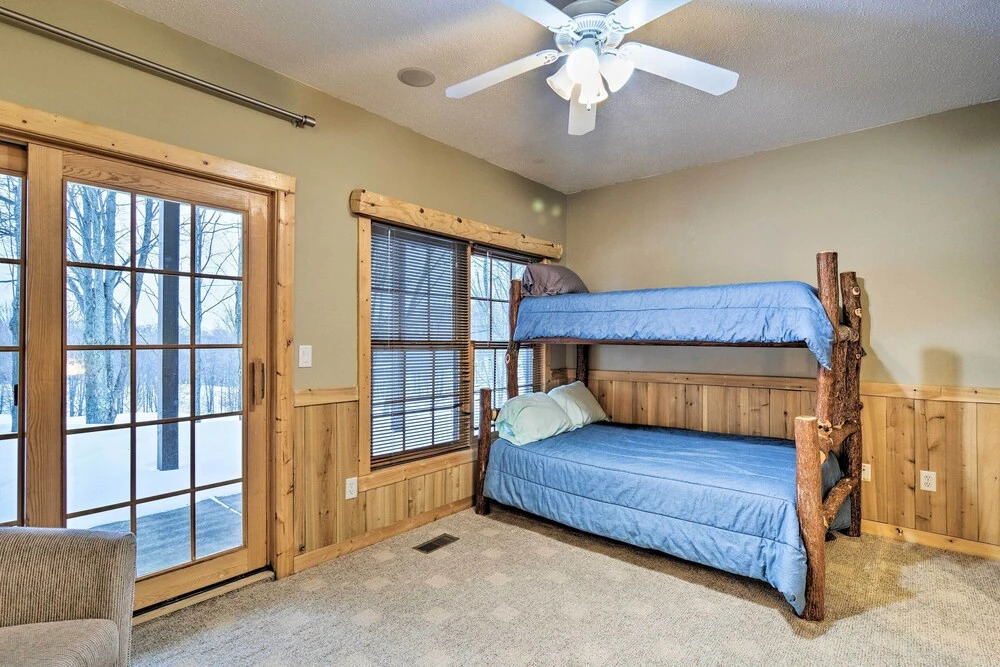 2 Mi to Schuss Mtn! Northern Retreat w/ Game Room