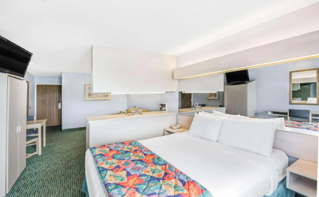 The Windstar Hotel - Carolina Beach