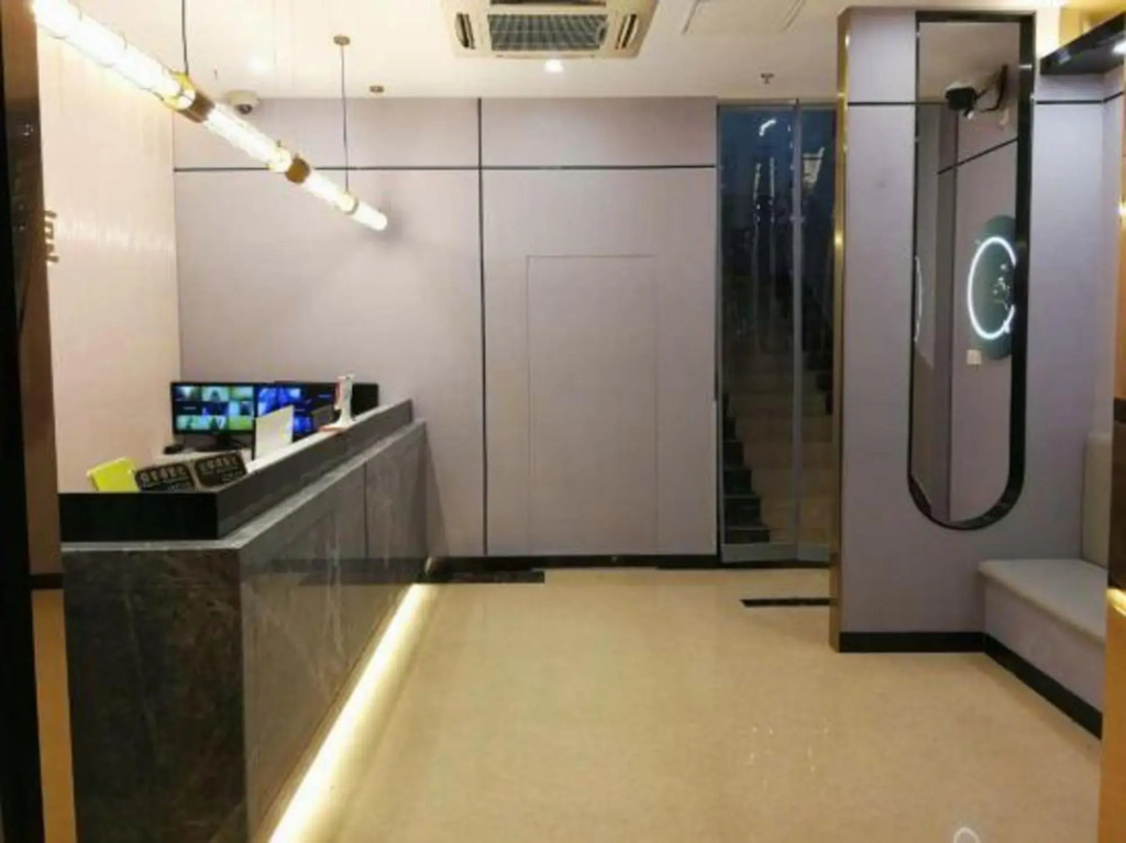 Qingzhu Yuexiang Hotel (Shanghai East Huancheng Road Metro Station)