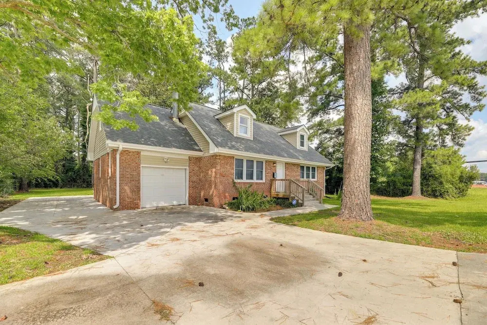 Cozy North Carolina Retreat Near Beaches & Golfing