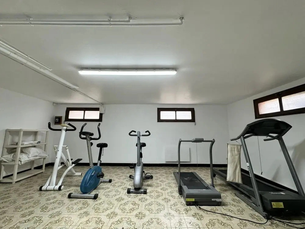 Spacious Group Stay Near Le Mans Circuit