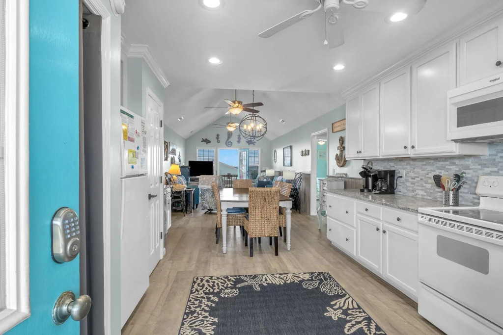 Sherrys Paradise by Oak Island Accommodations