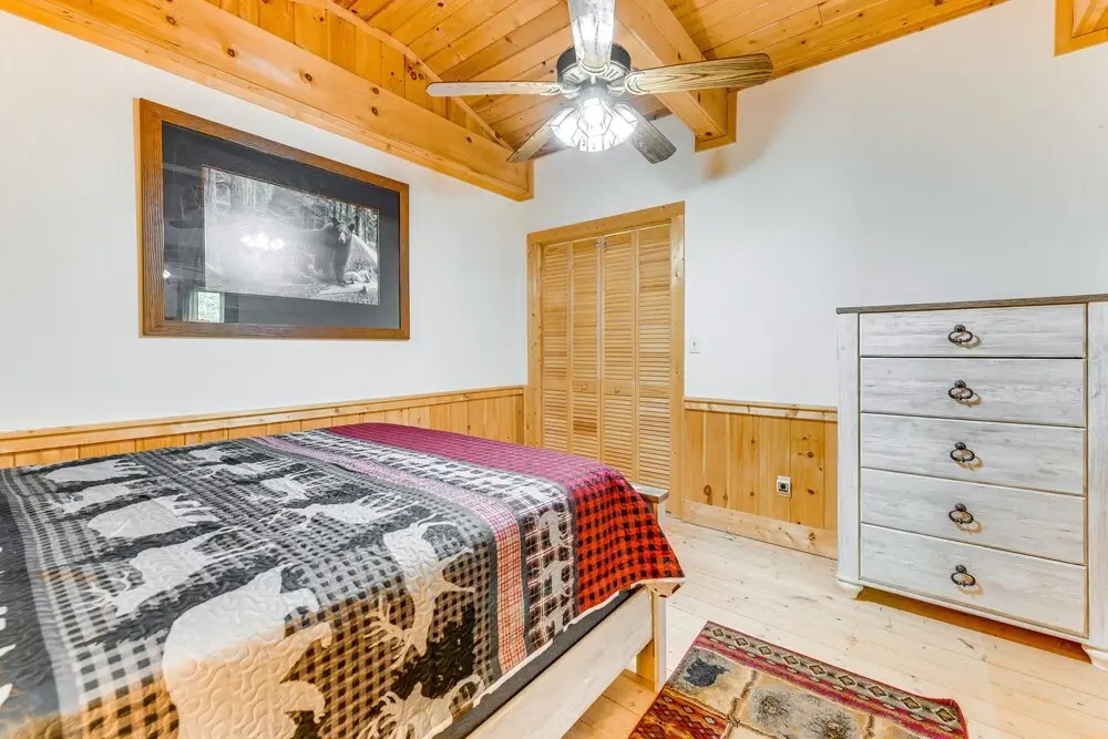 Peaceful Maggie Valley Cabin w/ Mountain Views!