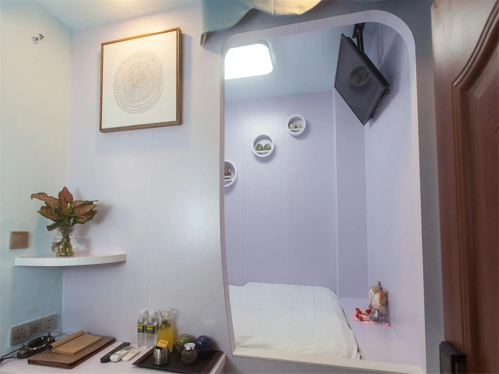 Haikou Times Theme Inn