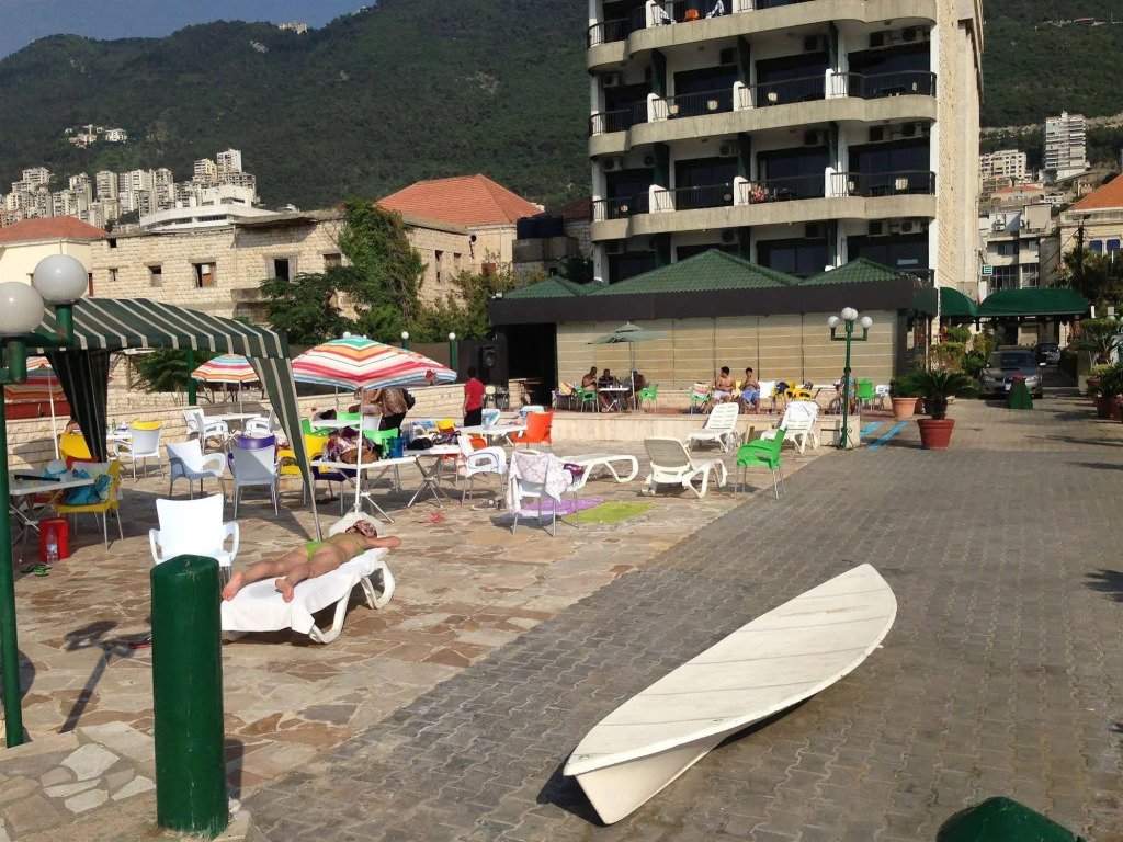 Holiday Suites Hotel & Beach Resort