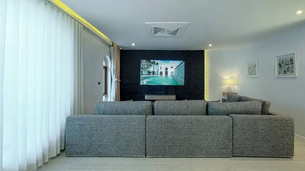 A Dream Naka Island - Beachfront Retreat