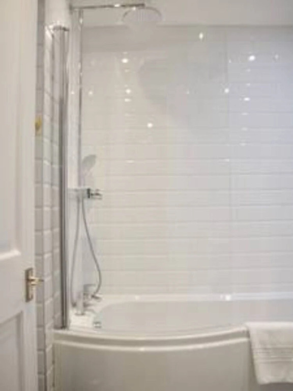 1 Bedroom Flat With Front Garden Sleeps 3