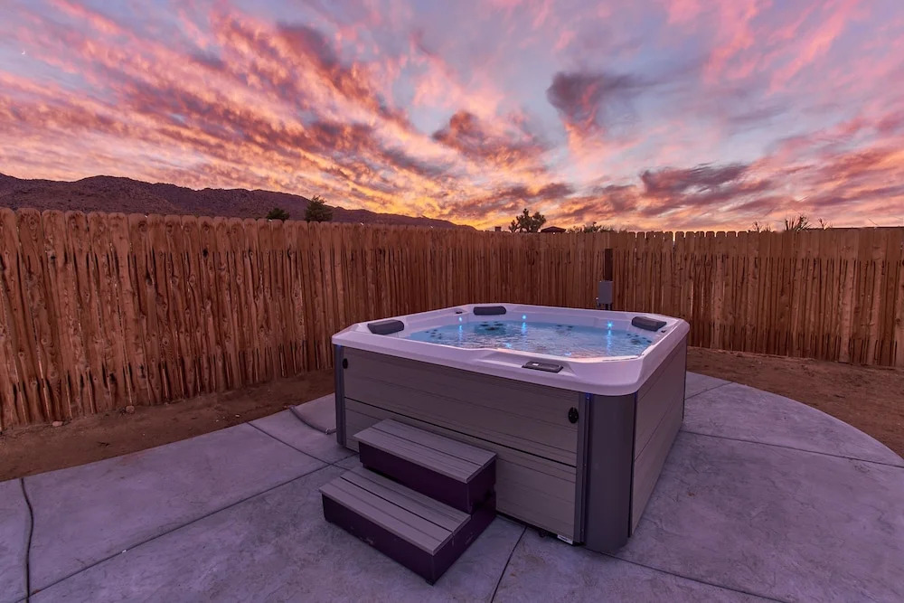Of Wine & Gods - Hot Tub, Bbq And Fire Pit! 3 Bedroom Home by RedAwning