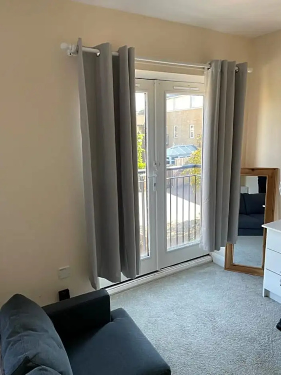 Private Rooms In A Cheerful 4-Bedroom Town House