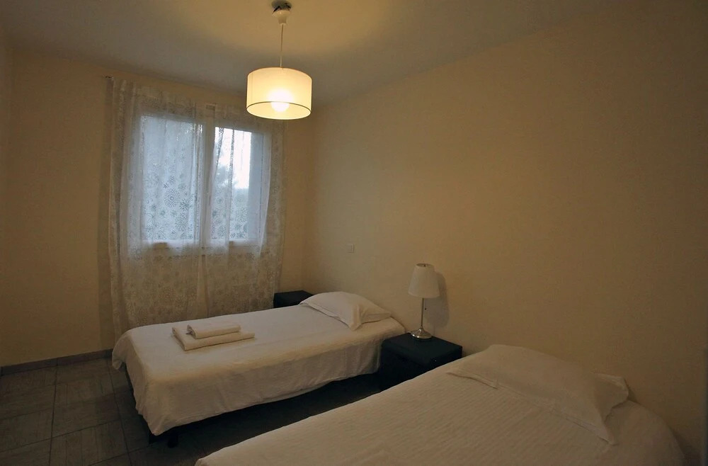 2 bright bedroom with balcony close to the lake