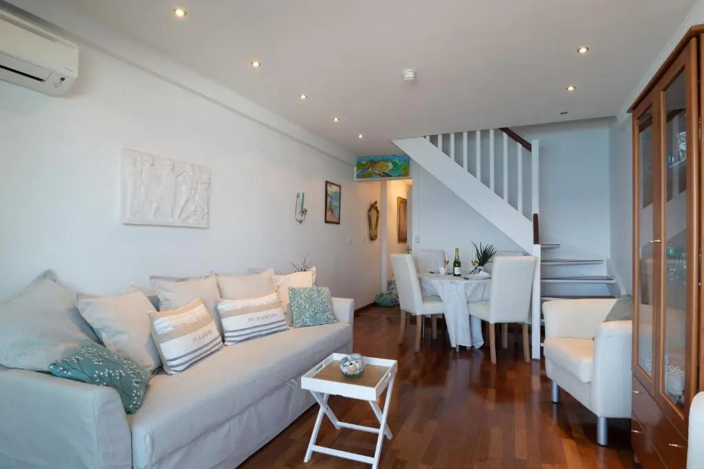 La Prom - a two bedroom apartment with a sea view