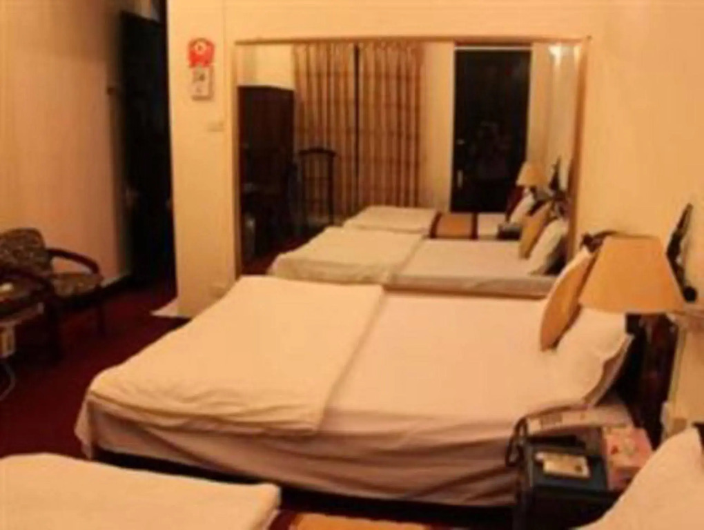 A25 Hotel - 12 Liên Trì