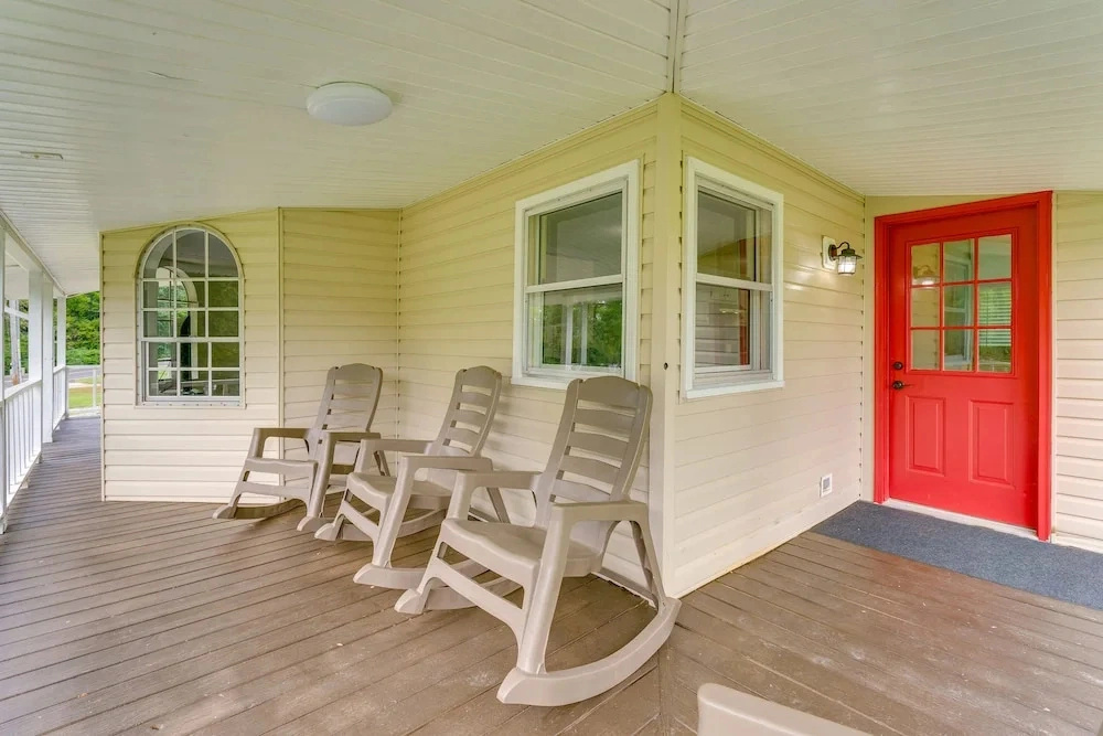 Blairsville Beauty Near Hiking Trails & Vineyards