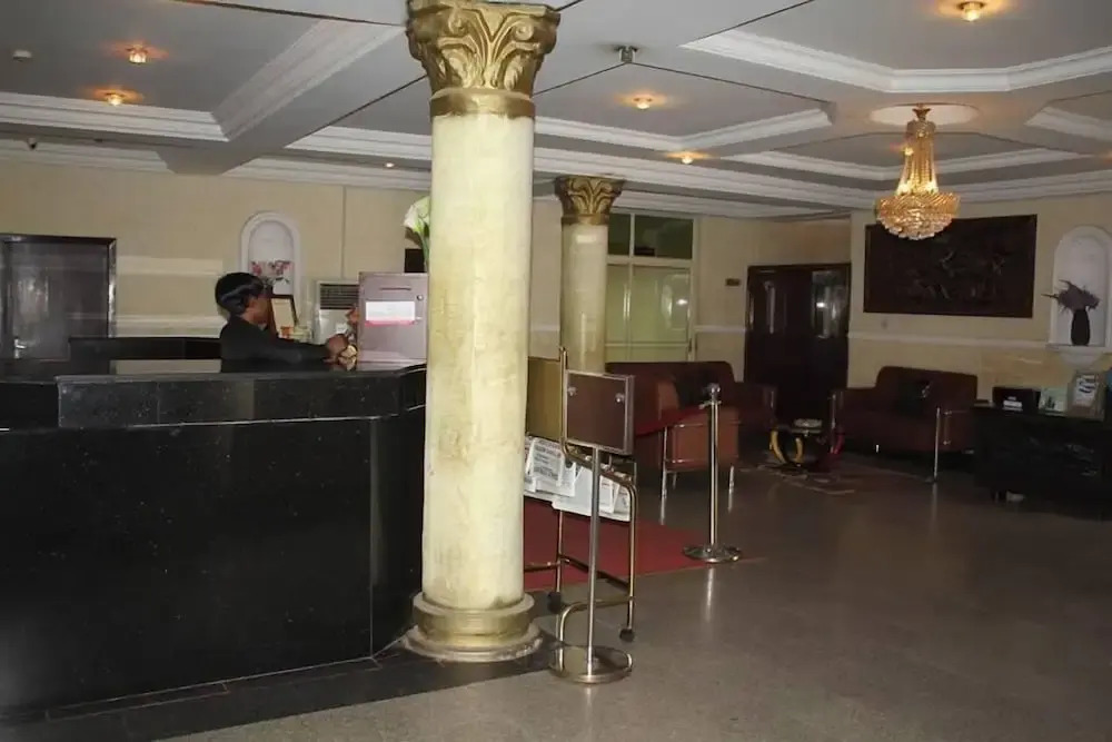 Bestway Luxury Suites