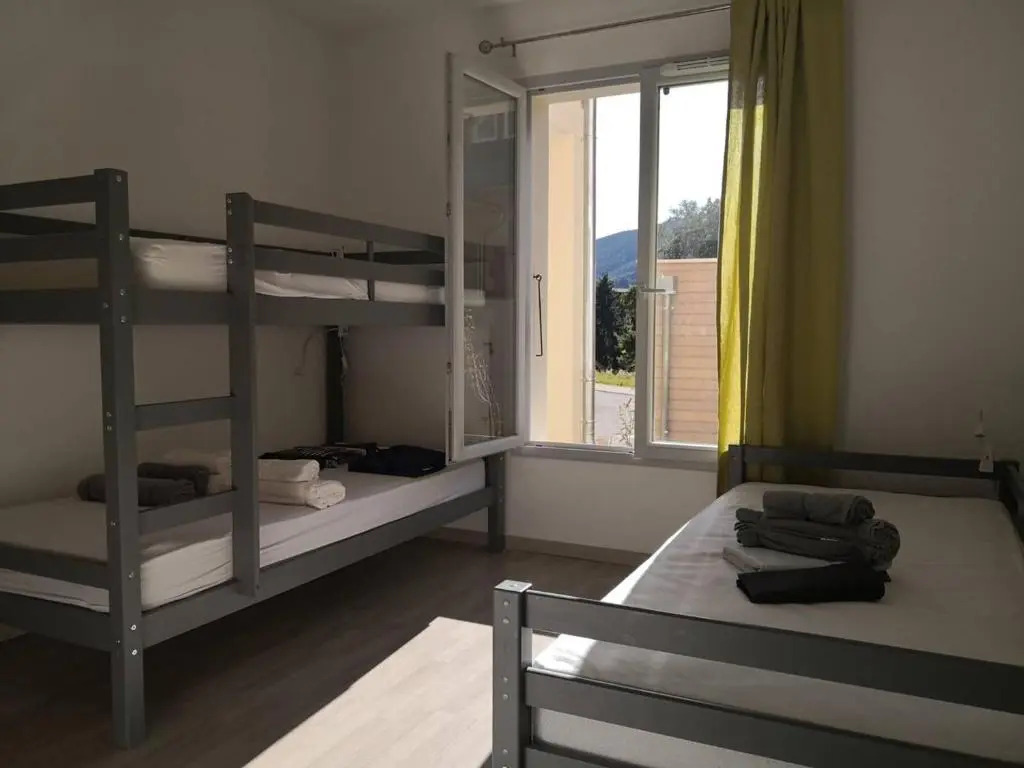 Appartement lumineux et spacieux avec terrasse et parking, à 15 min à pied du centre, parfait pour 6 pers ! - FR-1-548-6