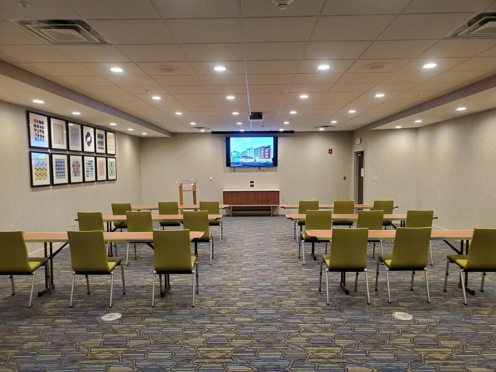 Holiday Inn Express & Suites Sandusky by IHG
