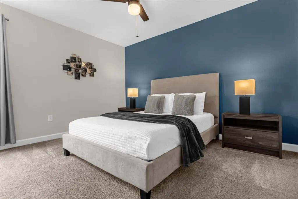 9 Bd 5 Ba Storey Lake 4559 Nl