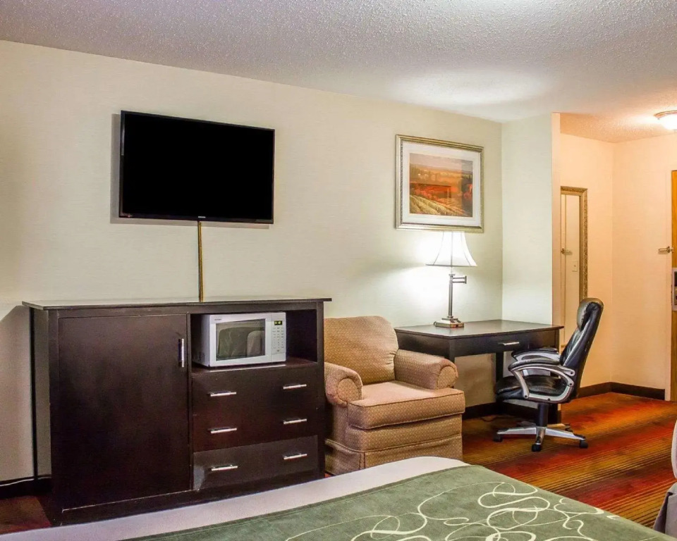 Rodeway Inn MacArthur Airport