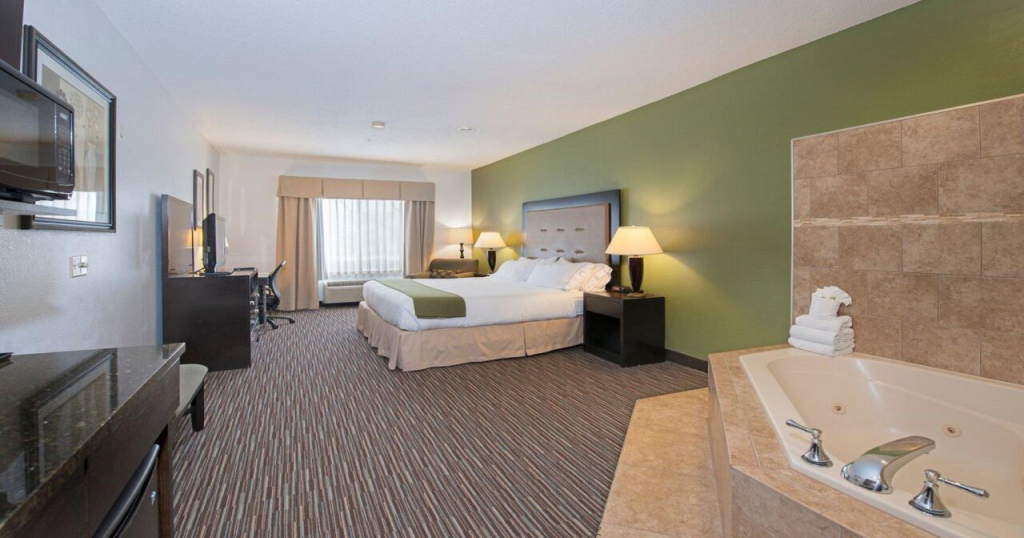 Holiday Inn Express & Suites Chicago Deerfield Lincolnshire by IHG