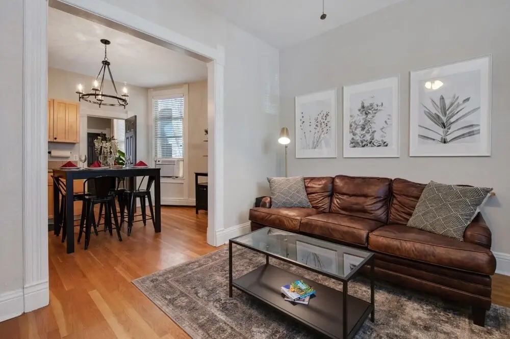 N Capitol Hill I Stylish 2-bedroom Back Patio