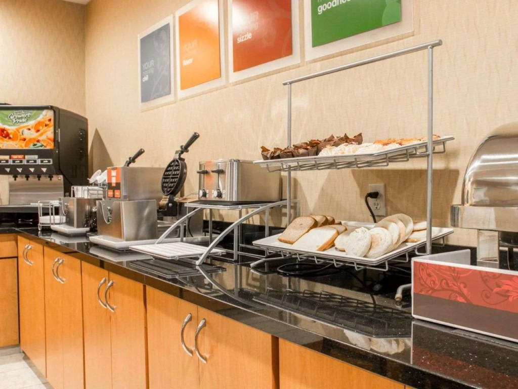 Comfort Suites Saginaw North