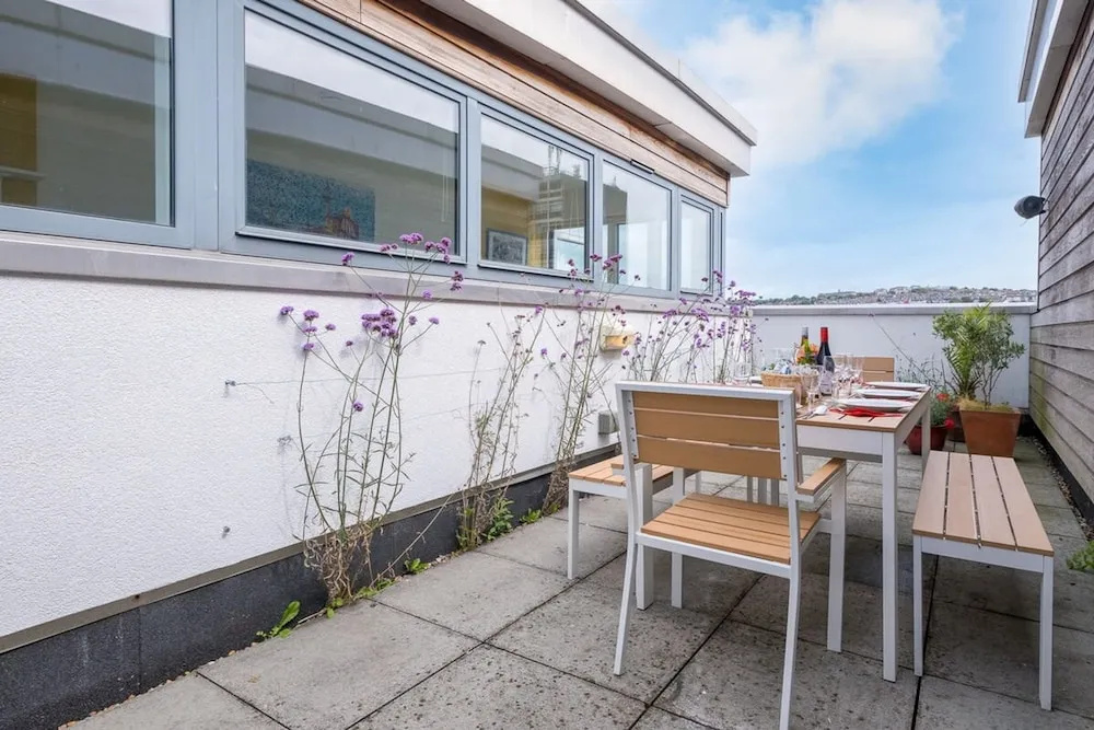 Host Stay Kingscote Townhouse