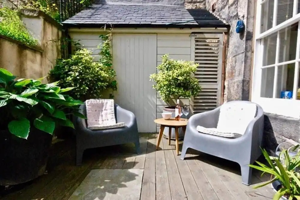 2 Bedroom Basement Flat In Edinburgh