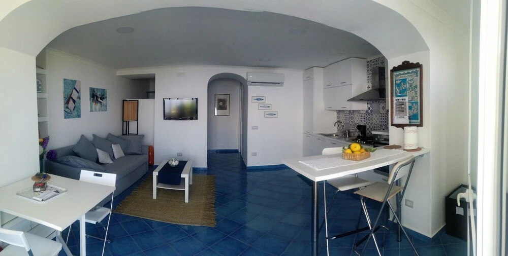 Mareluna Holiday Home