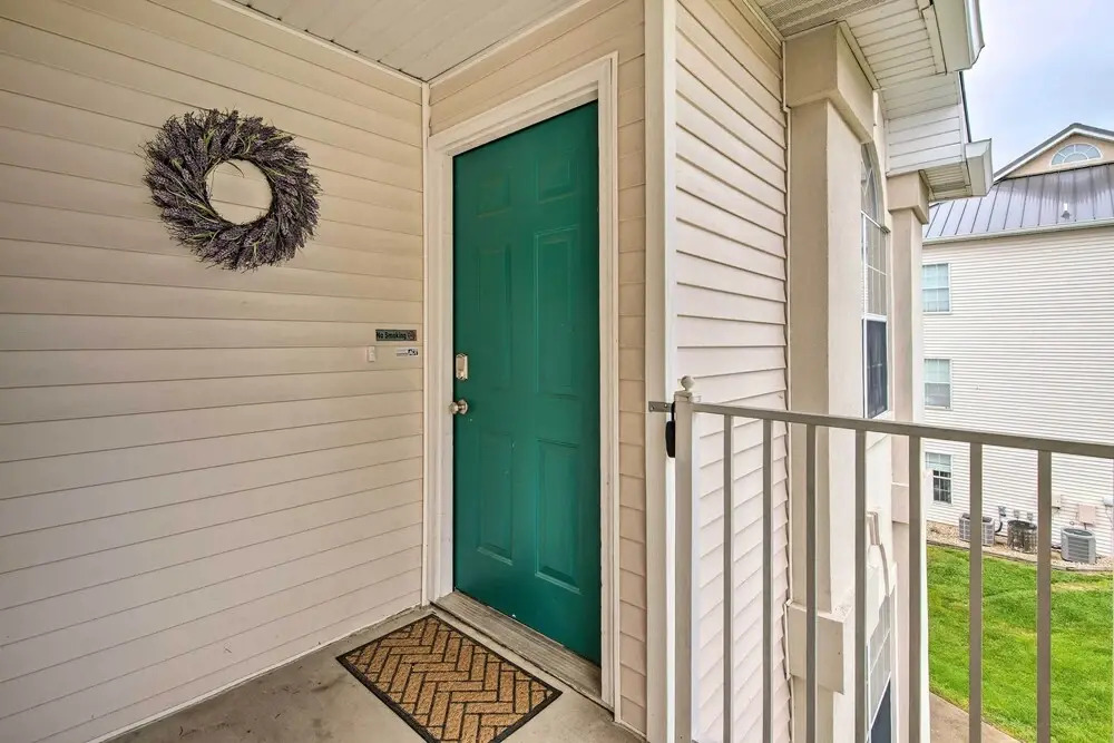 Cozy + Deluxe Branson Condo w/ Covered Balcony