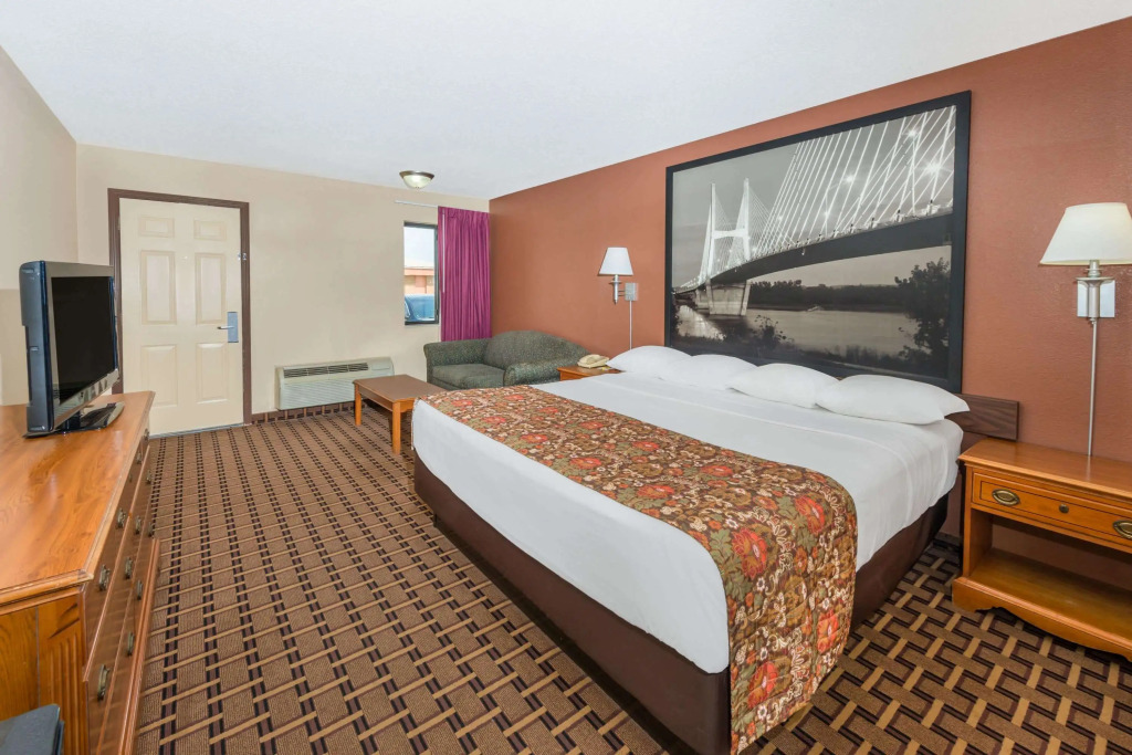 Super 8 by Wyndham Charleston Sikeston East MO