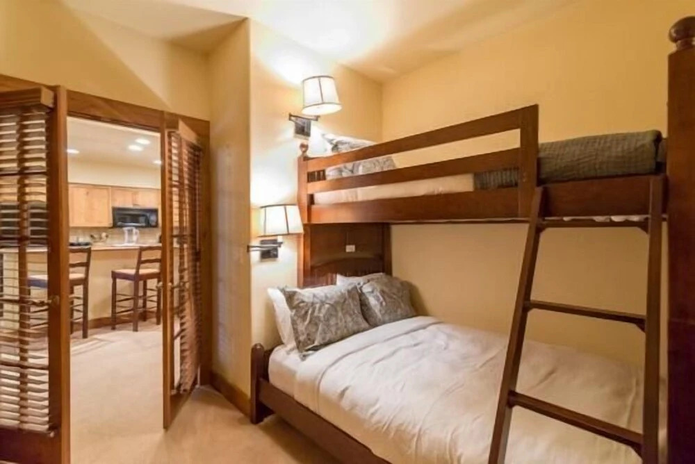 2106 Timberline Lodge, Trappeur's Crossing Apartment 2