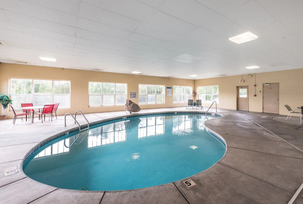 Red Roof Inn & Suites Knoxville East
