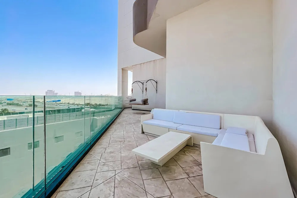 Bayz by Danube - Elegant Studio