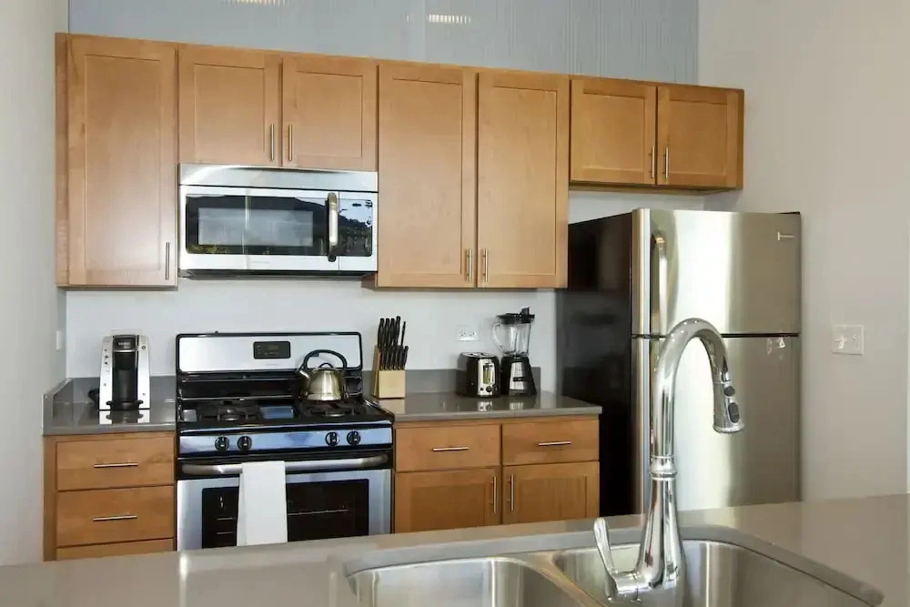 Distinct Lincoln Park Suites by Sonder