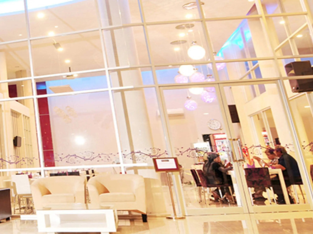 Royal Hotel n' Lounge