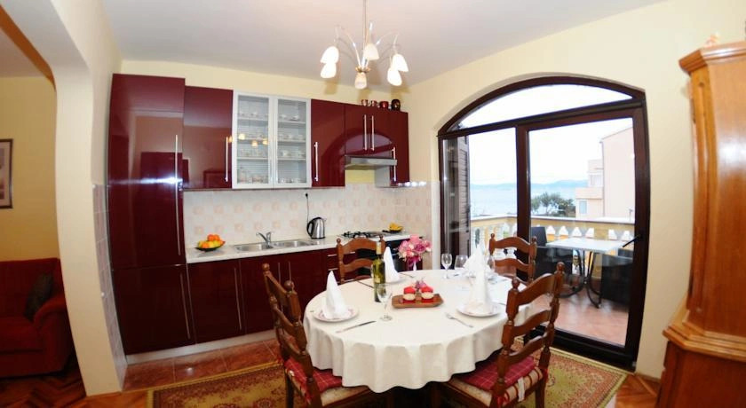 Lanterna Puntamika apt. near beach