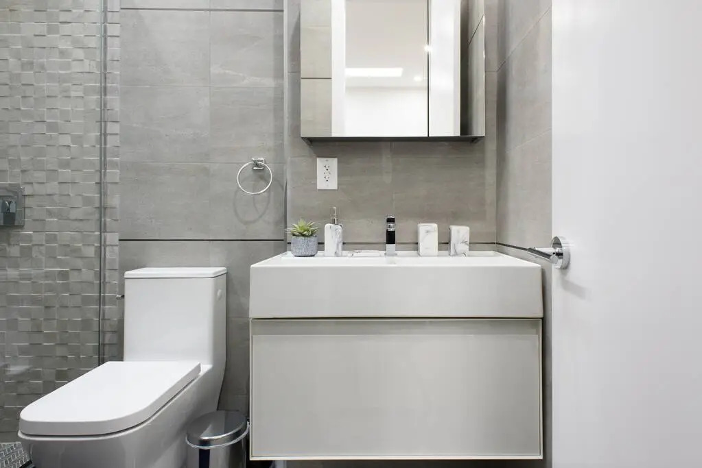 78-4D  Quality 1br W D Skylight By Central Park