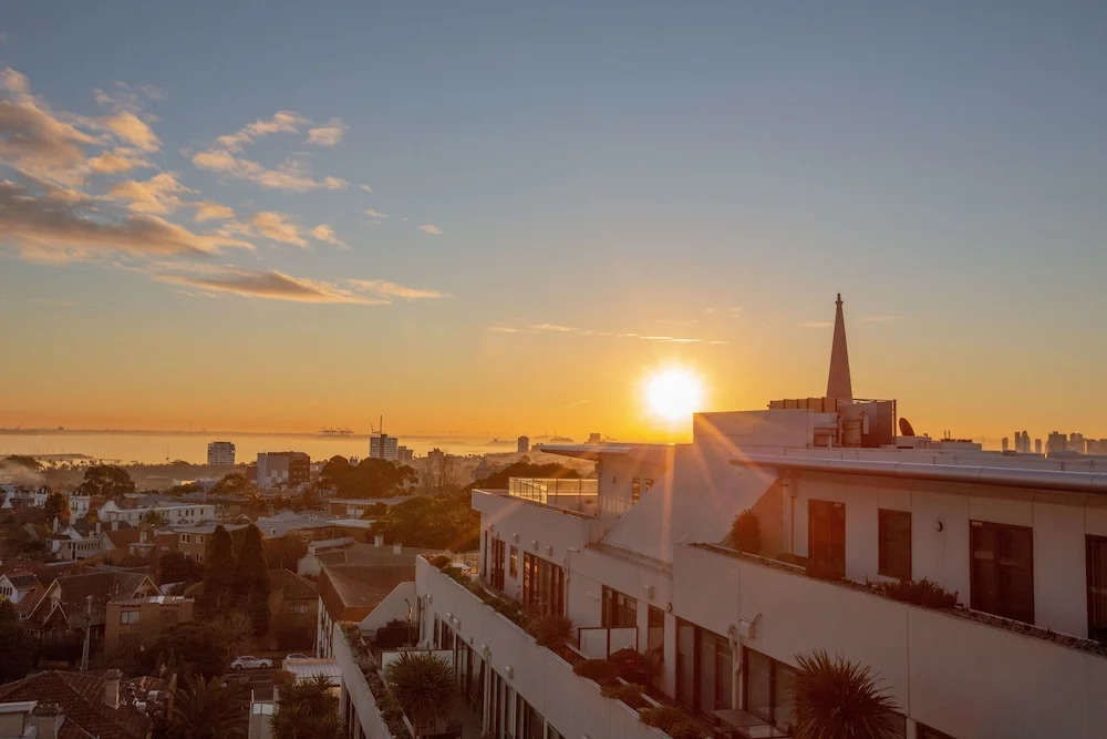 107light Filled Cozy Apt in the Heart of St Kilda