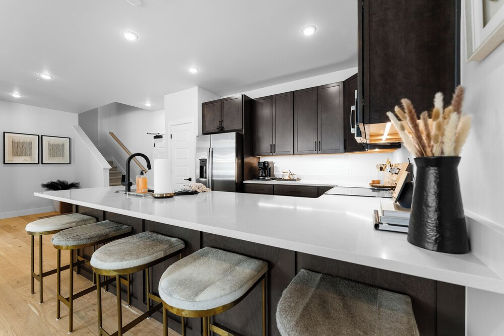 Brightwood #301, Building 2